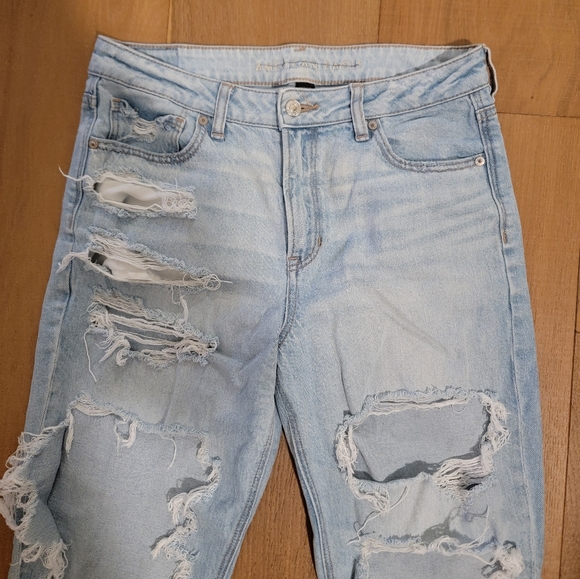 NWOT American Eagle Strigid Ripped Mom Jean size 10 - Picture 5 of 7